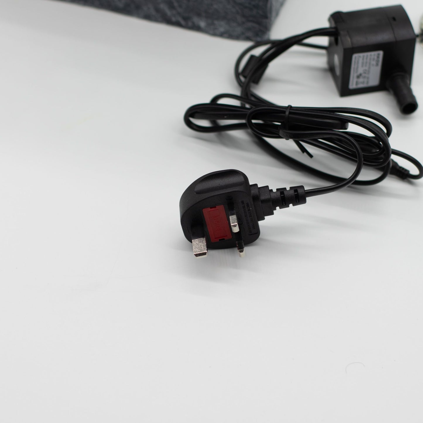 Grand Water Feature - 24x22x48cm - Colour Changing Crystal Ball in Rock