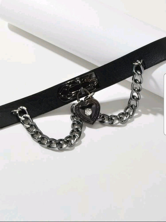 Collar Choker With Heart Pendant